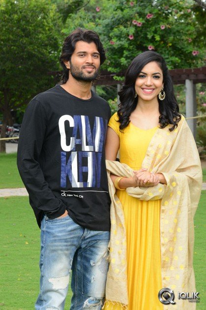 Pelli-Chupulu-Movie-Abhinandhana-Sabha